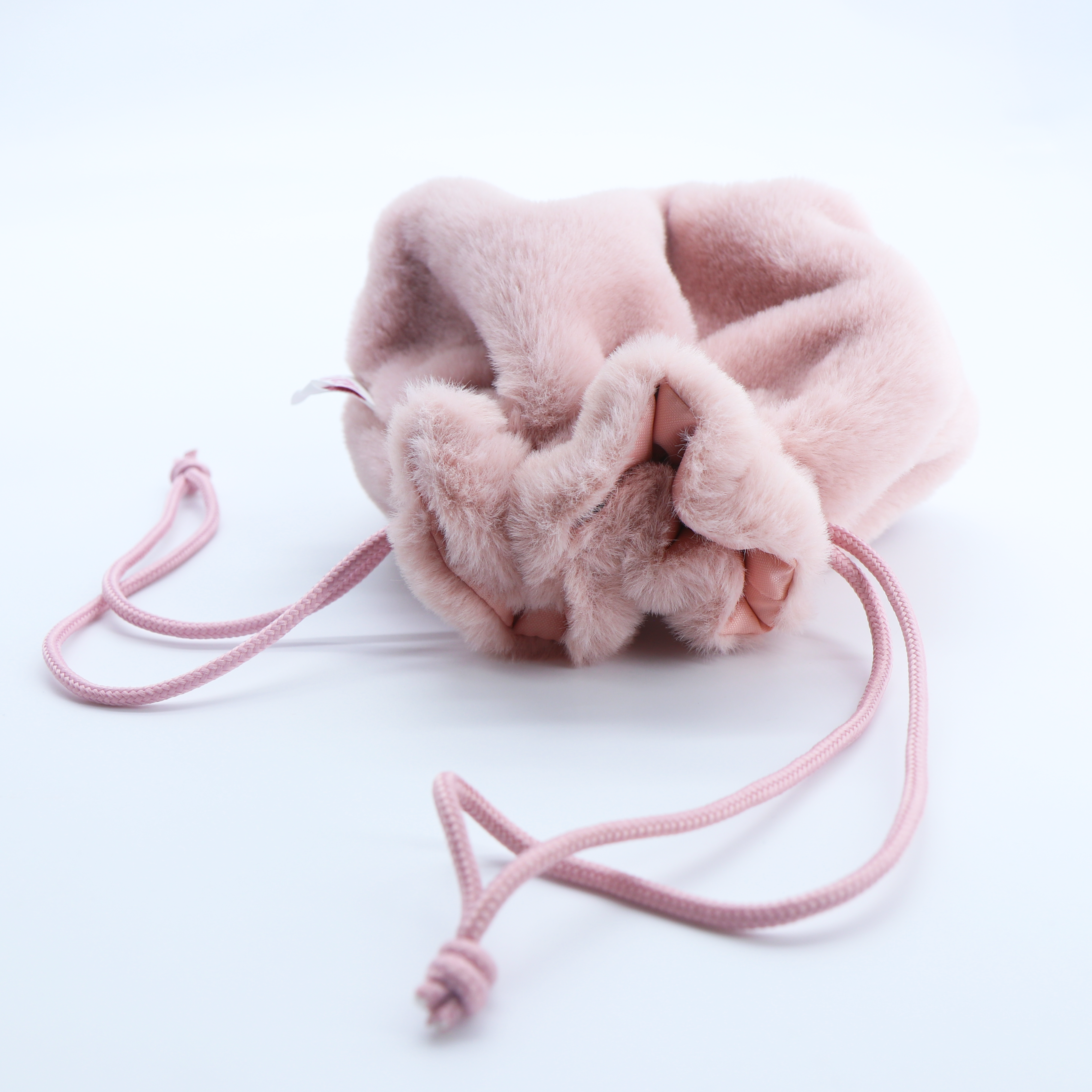 H ART Fluffy Pouch
